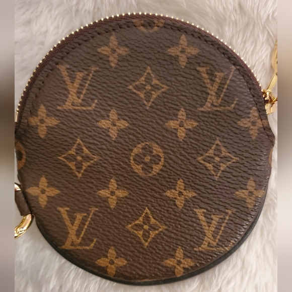Louis vuitton Signature Round Change Purse - Picture 1 of 5